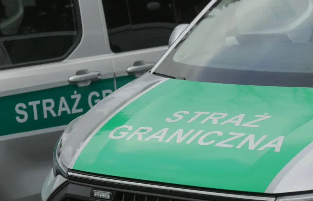 Radiowozy Straży Granicznej, zdjęcie ilustracyjne, Fot. PAP/Tomasz Waszczuk