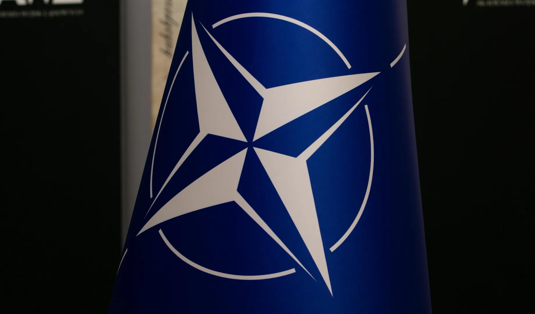 Flaga NATO Fot. PAP/Krzysztof Ćwik