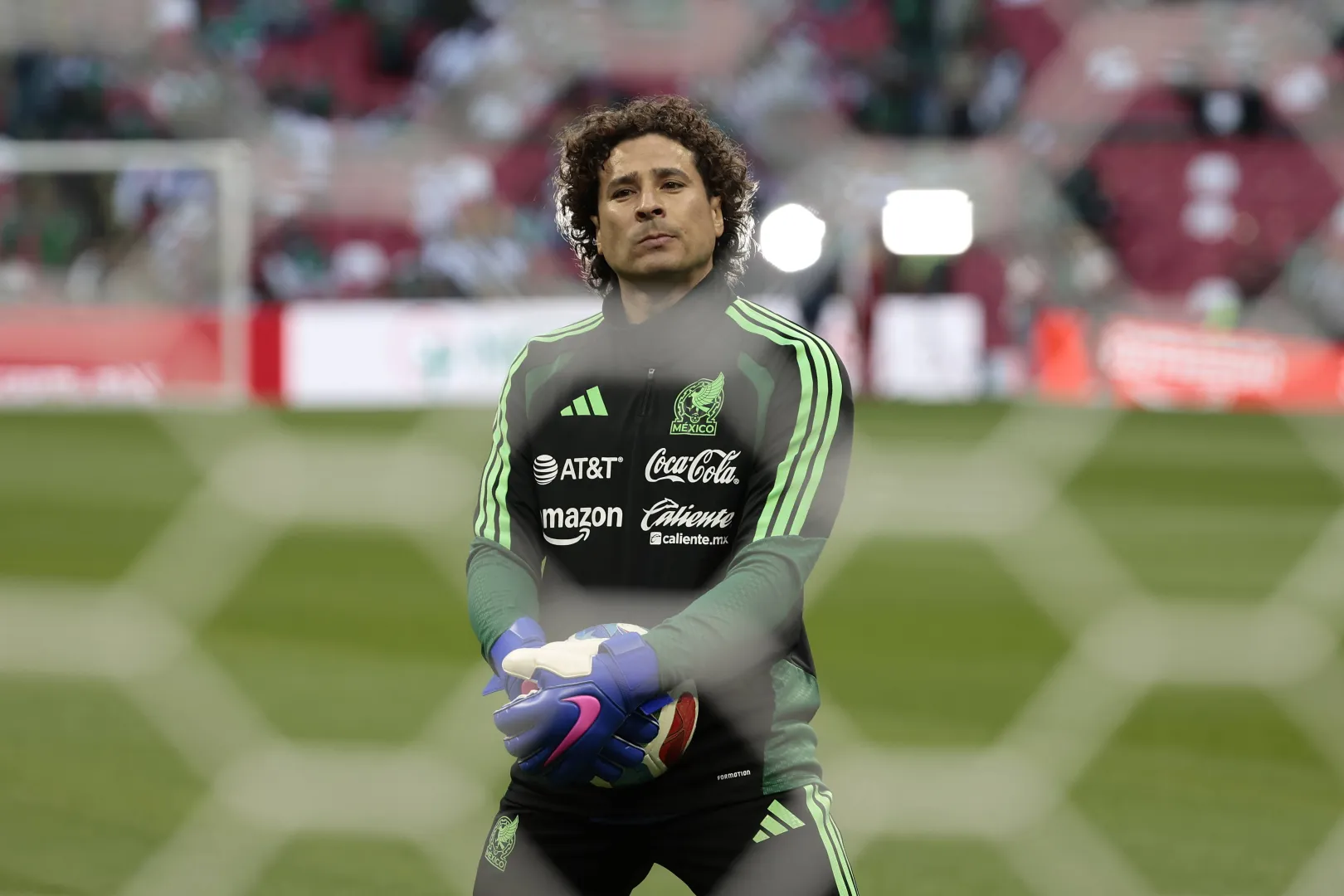 Bramkarz Guillermo Ochoa. Fot. PAP/EPA/José Méndez