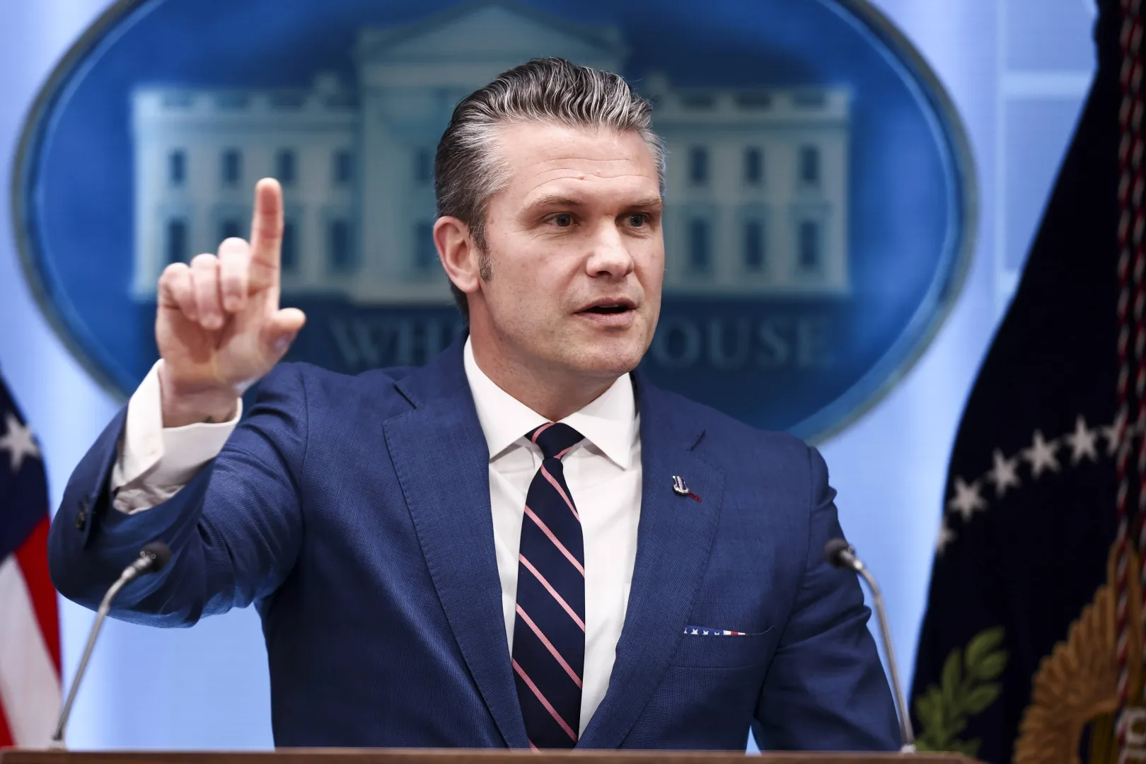 Szef Pentagonu Pete Hegseth. Fot. PAP/EPA/JIM LO SCALZO