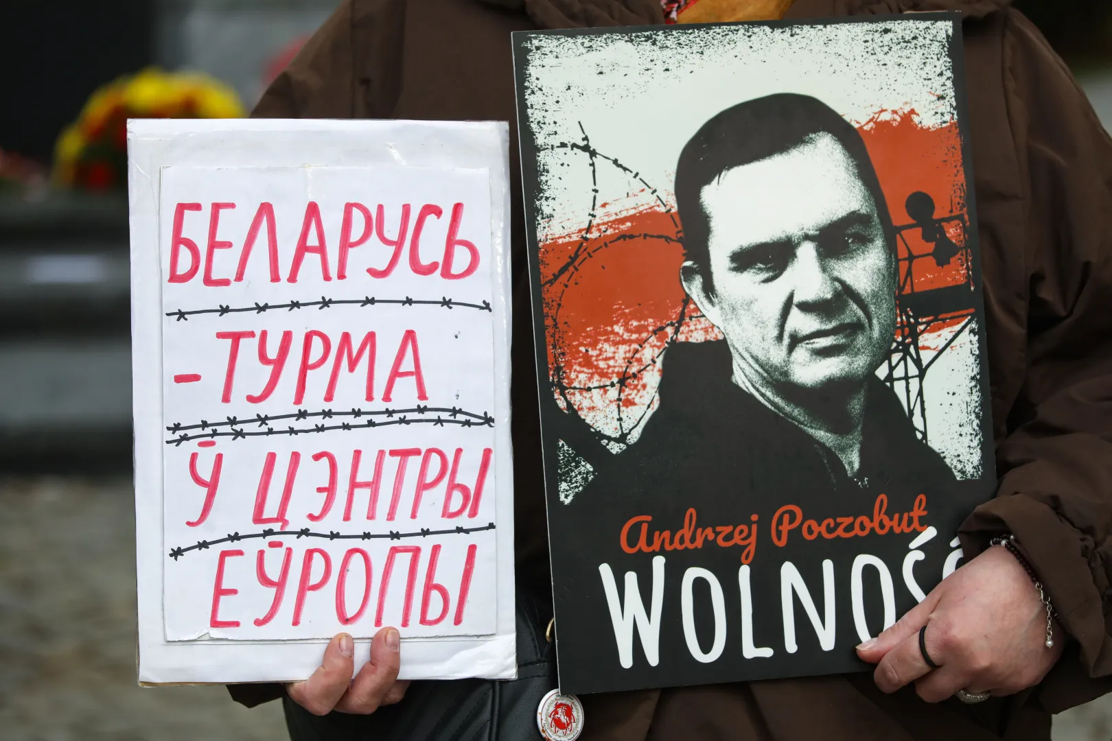 Uczestnicy akcji solidarności z Andrzejem Poczobutem. Fot. PAP/Artur Reszko