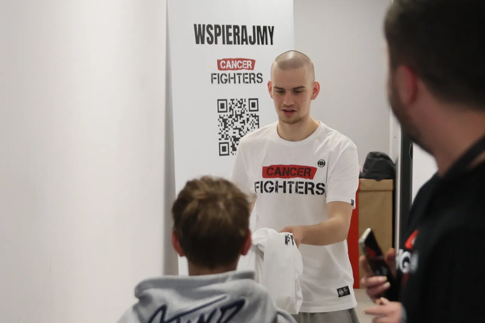 "Łatwogang" podczas zbiórki prowadzonej dla Fundacji Cancer Fighters na platformie YouTube, fot. PAP/Leszek Szymański