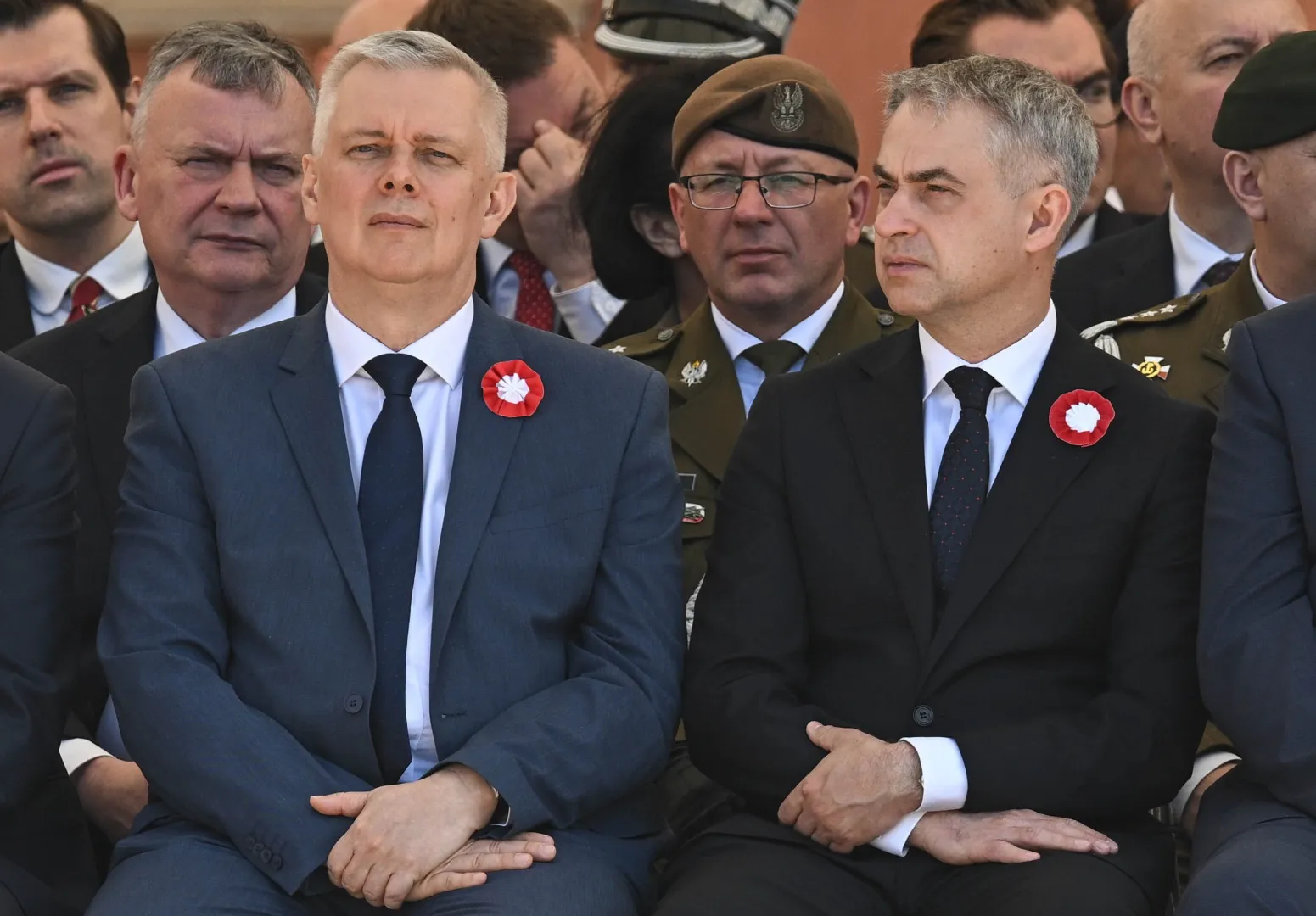 Tomasz Siemoniak i Krzysztof Gawkowski podczas uroczystości na Placu Zamkowym w Warszawie Fot. PAP/Radek Pietruszka