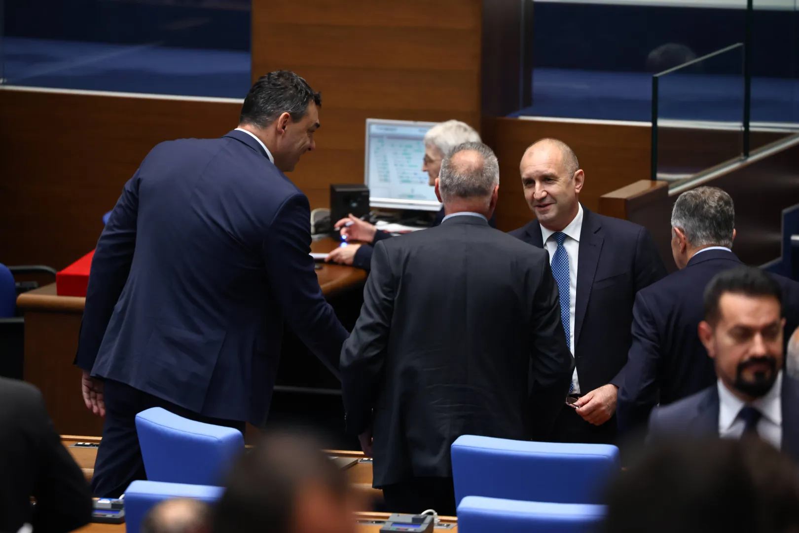 Nowy premier Bułgarii Rumen Radew. Fot. PAP/EPA/STRINGER