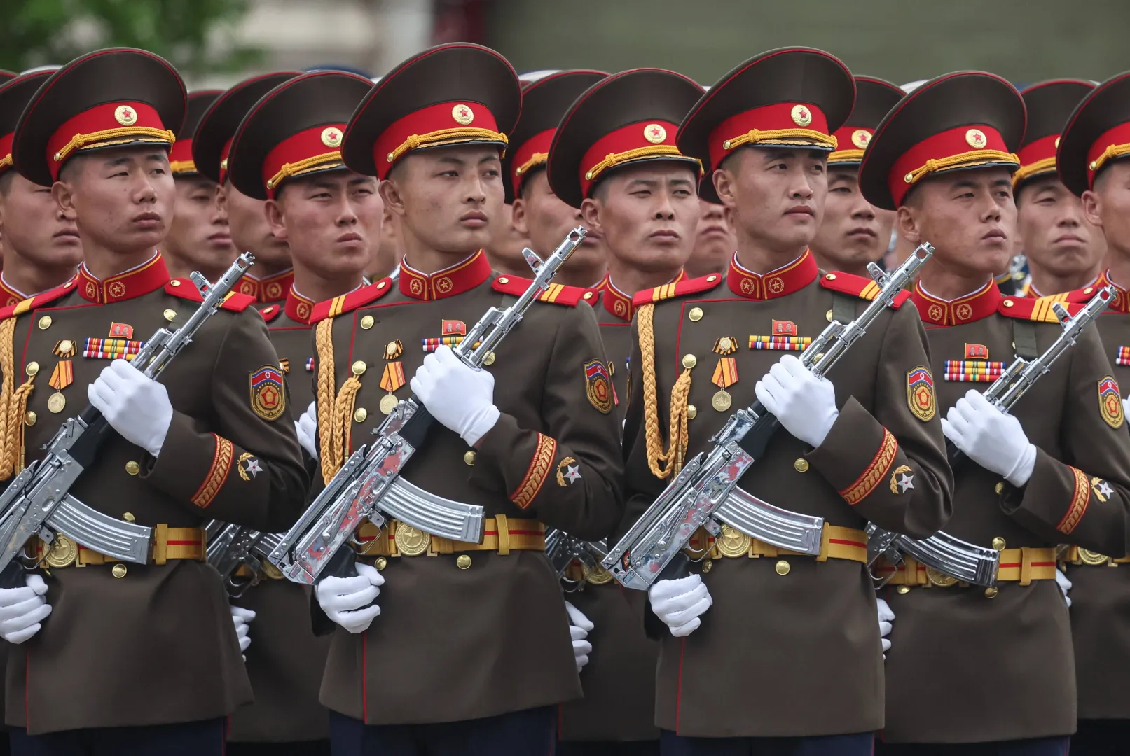 Северокорейские солдаты на параде в Москве. Fot. PAP/EPA/MAXIM SHIPENKOV