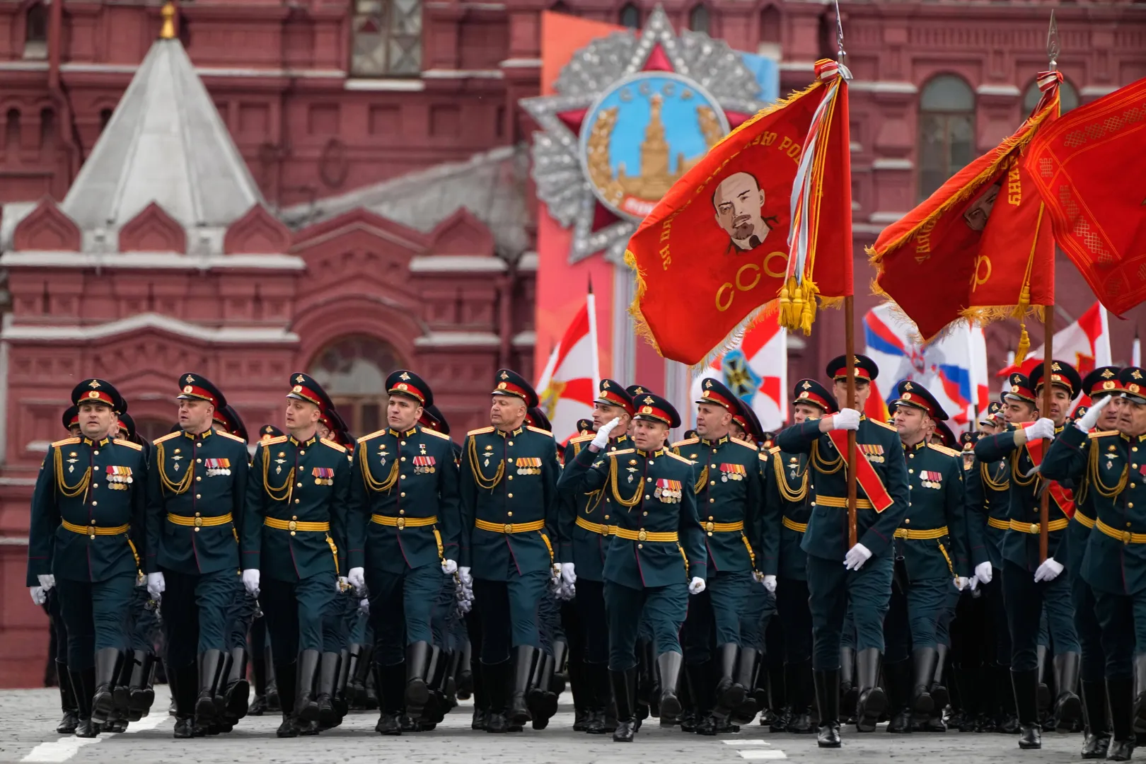 Defilada wojskowa na Placu Czerwonym, fot. PAP/EPA/AP POOL/ALEXANDER ZEMLIANICHENKO / POOL