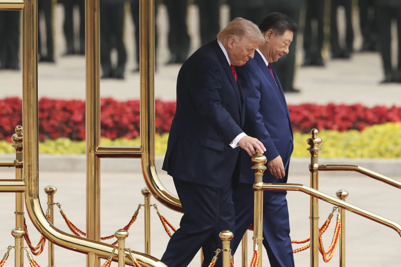 Prezydent USA Donald Trump i przywódca Chin Xi Jinping. Fot. PAP/EPA/Maxim Shemetov / POOL