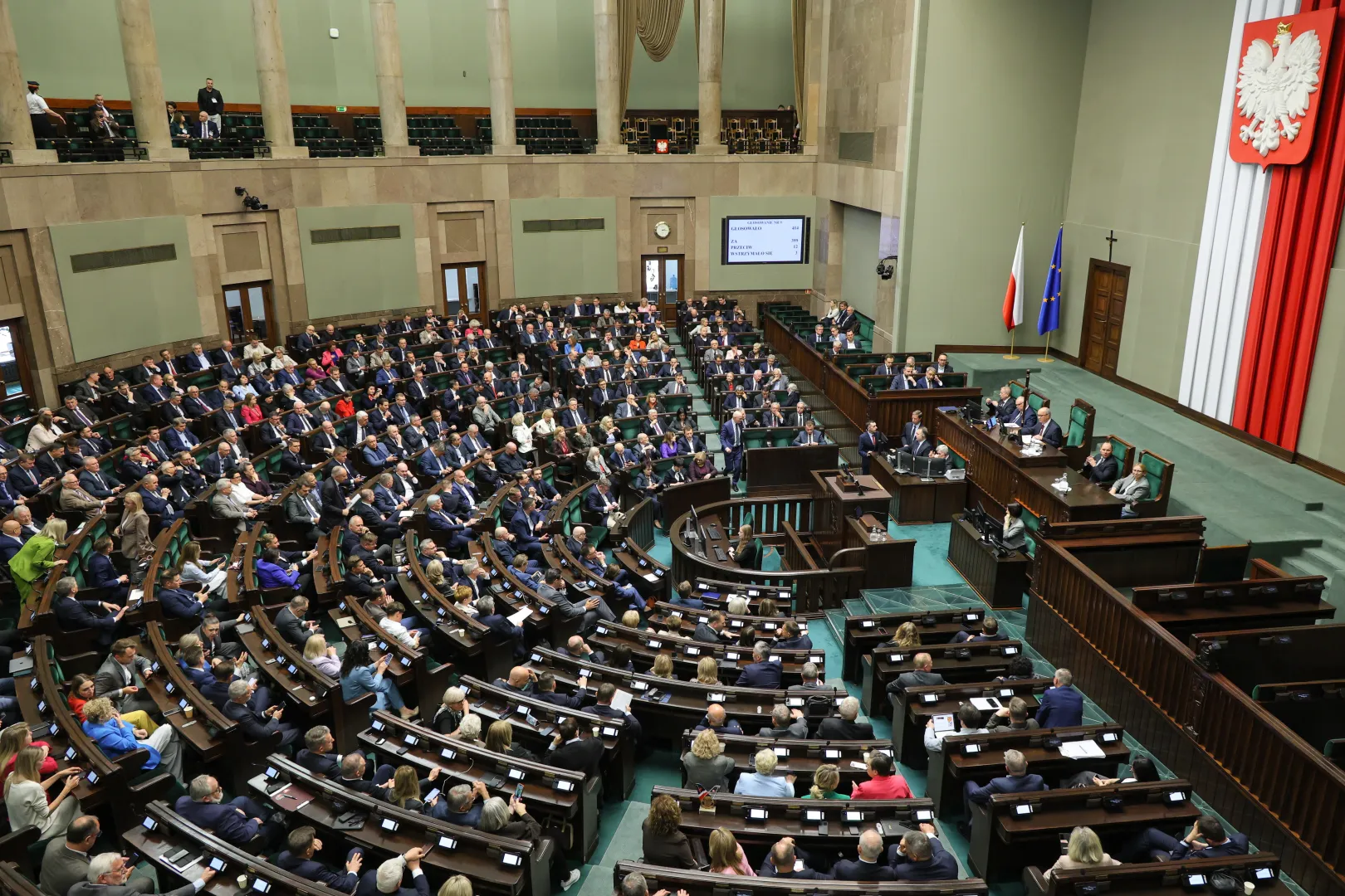 Posłowie na sali posiedzeń Sejmu. Fot. PAP/Paweł Supernak