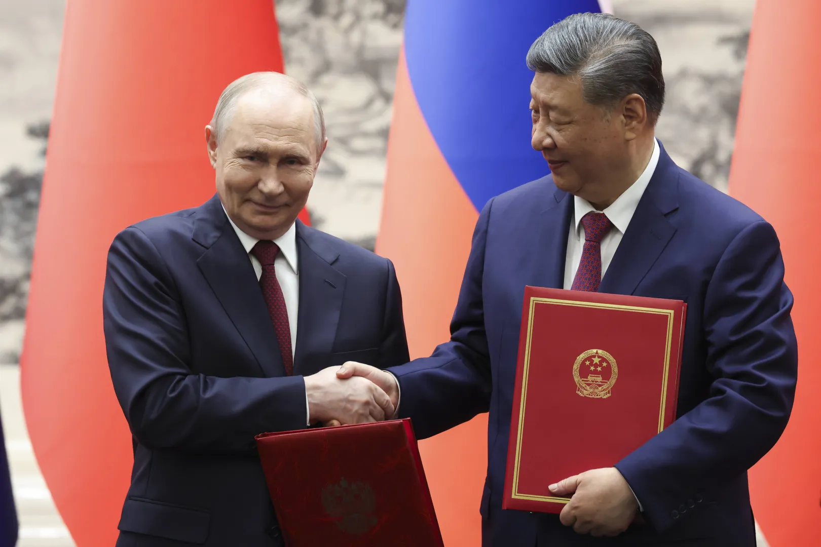Władimir Putin, Xi Jinping. Fot. PAP/ EPA/Maxim Shemetov 