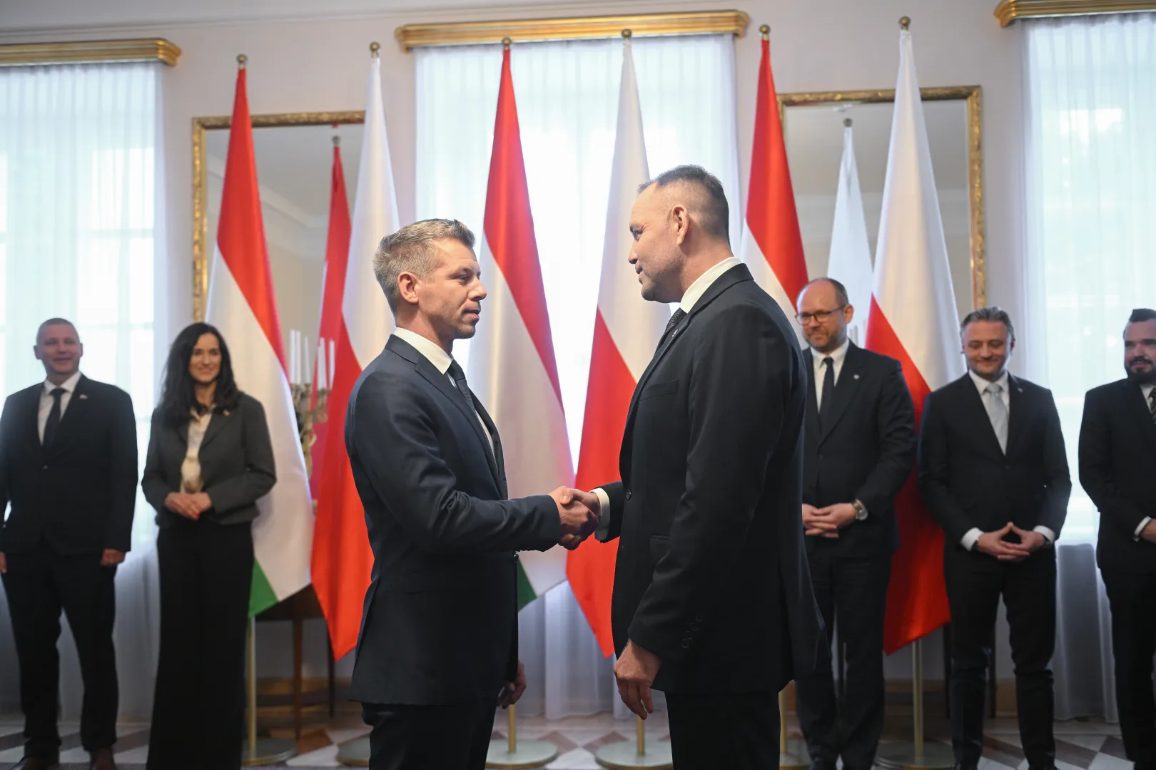 Prezydent RP Karol Nawrocki i premier Węgier Peter Magyar. Fot. PAP/Marcin Obara