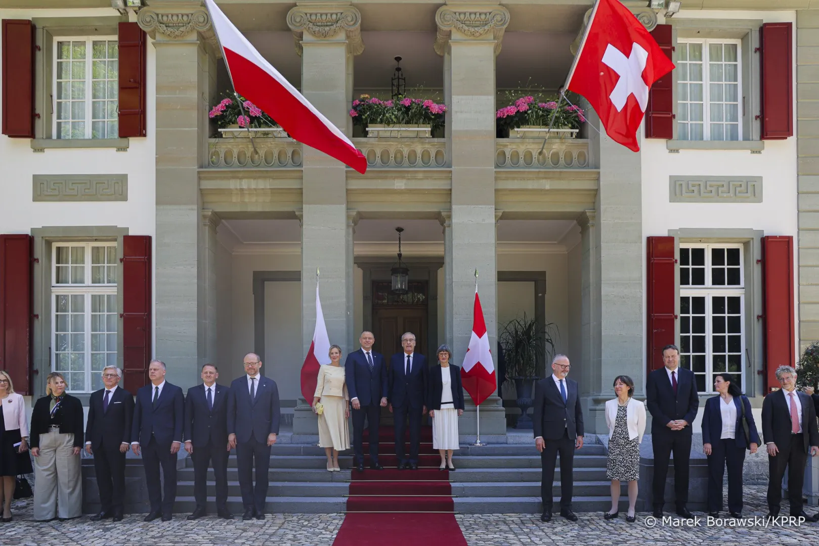 Prezydent RP Karol Nawrocki wraz z Małżonką Martą Nawrocką składają dwudniową oficjalną wizytę w Szwajcarii. Fot. X/Kancelaria Prezydenta