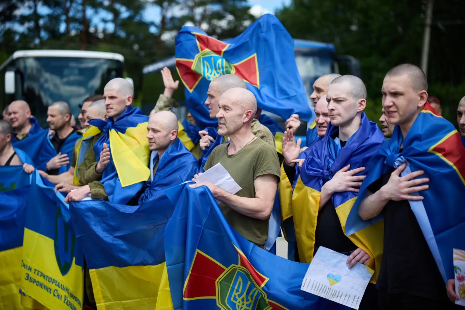 Военнослужащие, вернувшиеся из российского плена. Fot. Facebook/Володимир Зеленський