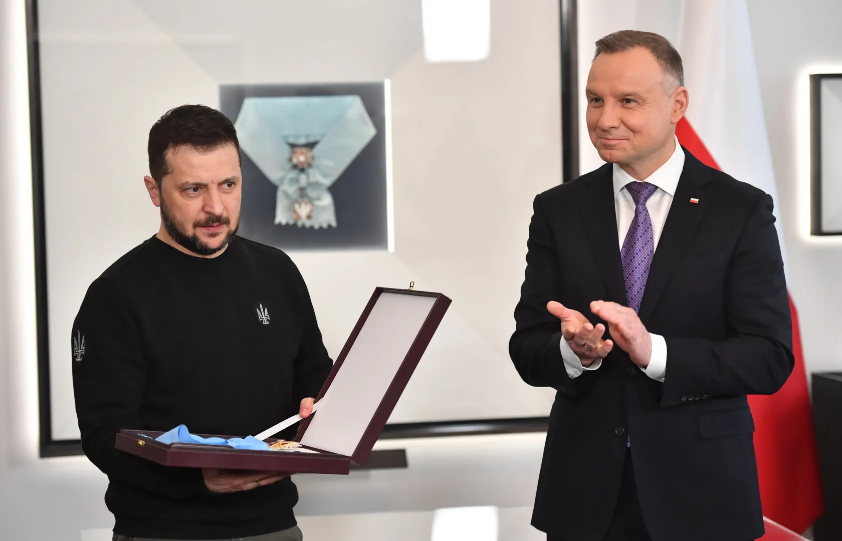 Warszawa, 05.04.2023 r. Wizyta oficjalna Prezydenta Ukrainy w Polsce. Prezydent RP Andrzej Duda (P) i prezydent Ukrainy Wołodymyr Zełenski (L) podczas spotkania w Pałacu Prezydenckim Fot. PAP/Radek Pietruszka