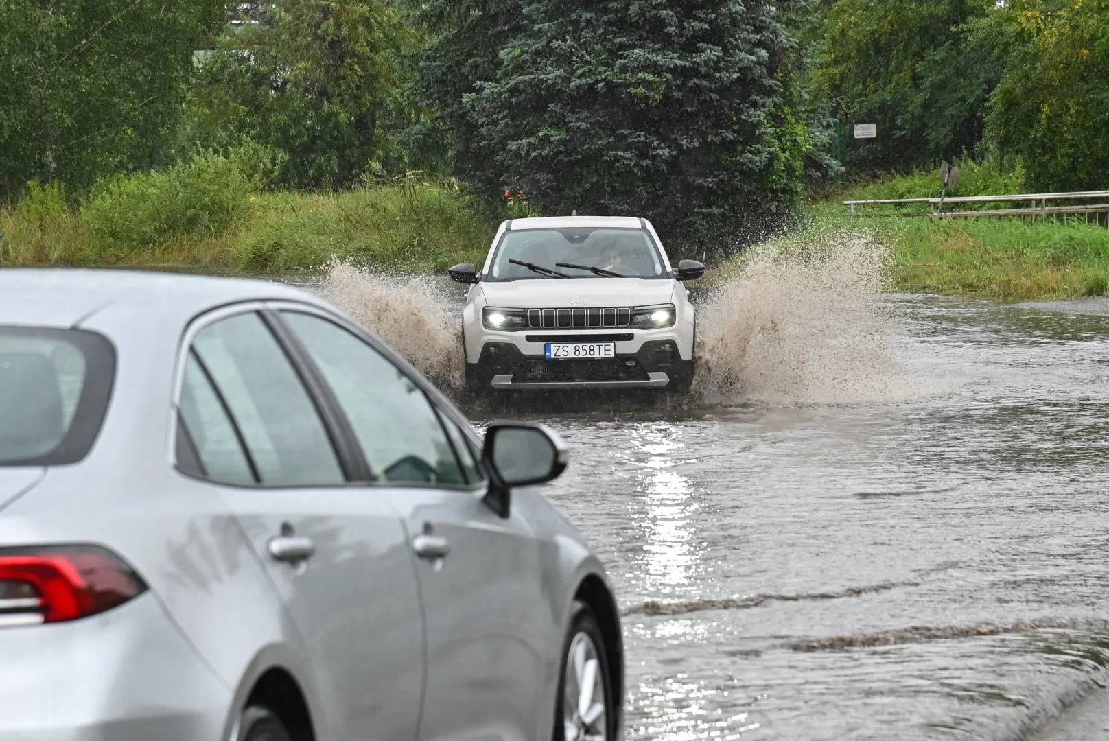 Zalane ulice po burzy Fot. PAP/Marcin Bielecki