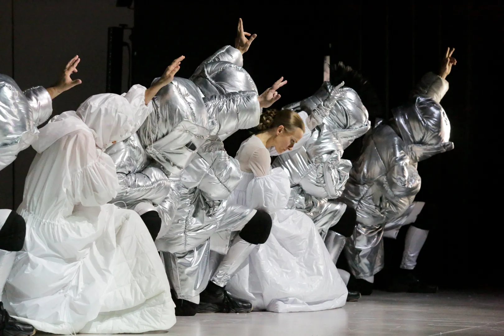 Próby medialnej przed premierą spektaklu „Krzyżacy” w reżyserii Jana Klaty na Dużej Scenie Teatru im. Stefana Jaracza w Olsztynie. Fot. PAP/Tomasz Waszczuk