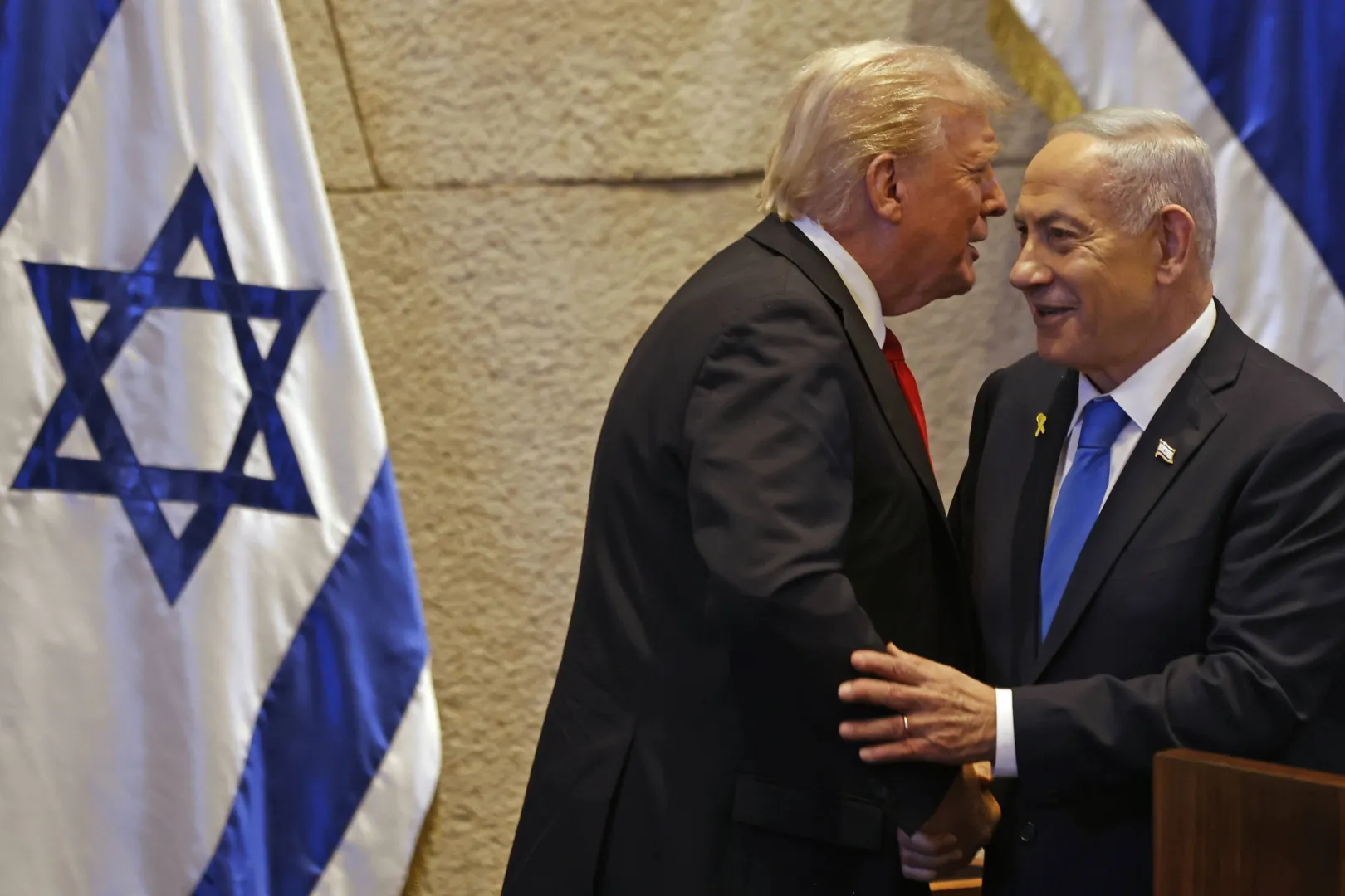 Дональд Трамп и Биньямин Нетаньяху во время выступления Трампа в Кнессете.Fot. PAP/EPA/AFP/JALAA MAREY / POOL