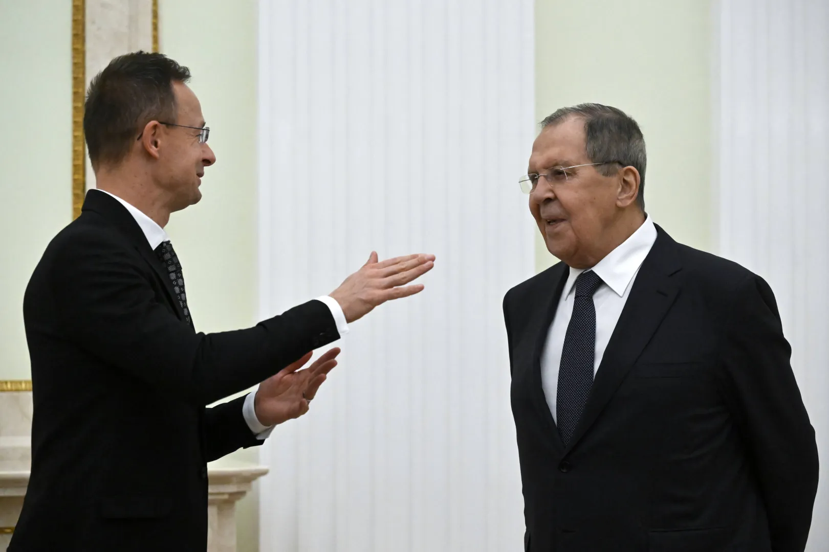 Peter Szijjarto i Siergiej Ławrow. Fot. PAP/EPA/ALEXANDER NEMENOV / POOL