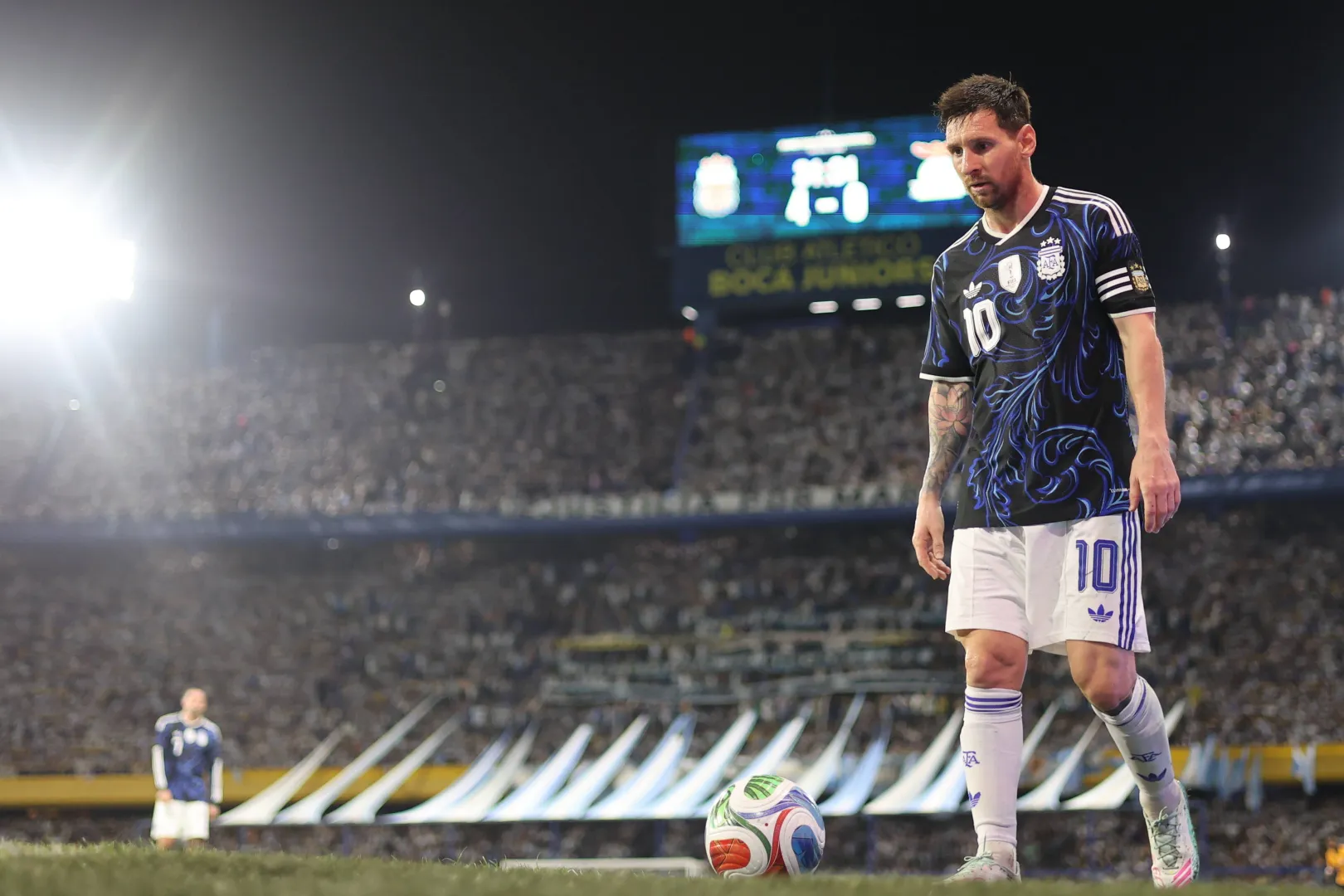 Leo Messi podczas meczu reprezentacji Argentyny, fot. PAP/EPA/JUAN IGNACIO RONCORONI
