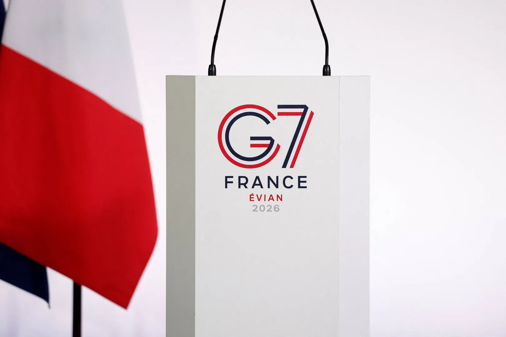 Логотип саммита G7 в Эвиан-ле-Бен. Fot. PAP/EPA/BENOIT TESSIER/POOL