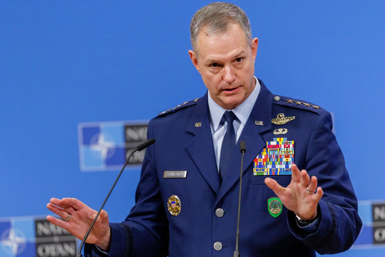 Dowódca sił NATO w Europie gen. Alexus G. Grynkewich. Fot. PAP/EPA/OLIVIER MATTHYS