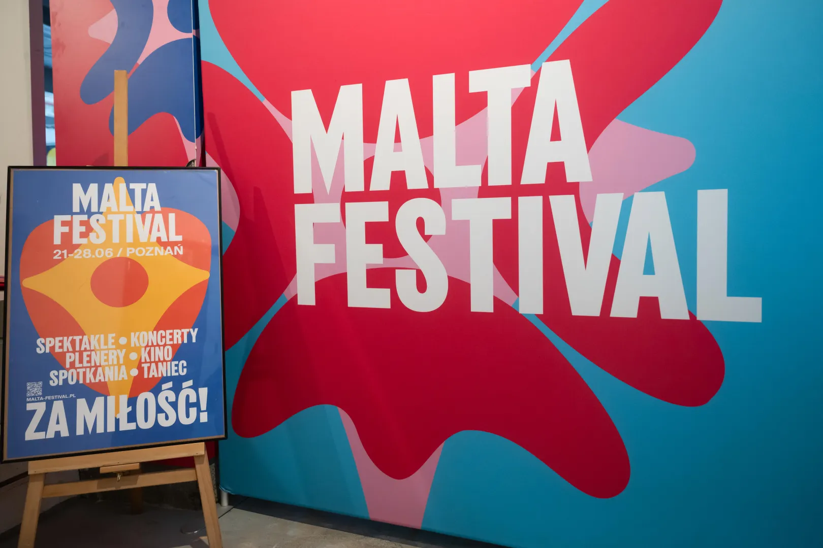  Logo festiwalu podczas konferencji prasowej zapowiadającej 36 edycję Malta Festival w Poznaniu Fot. PAP/Jakub Kaczmarczyk 