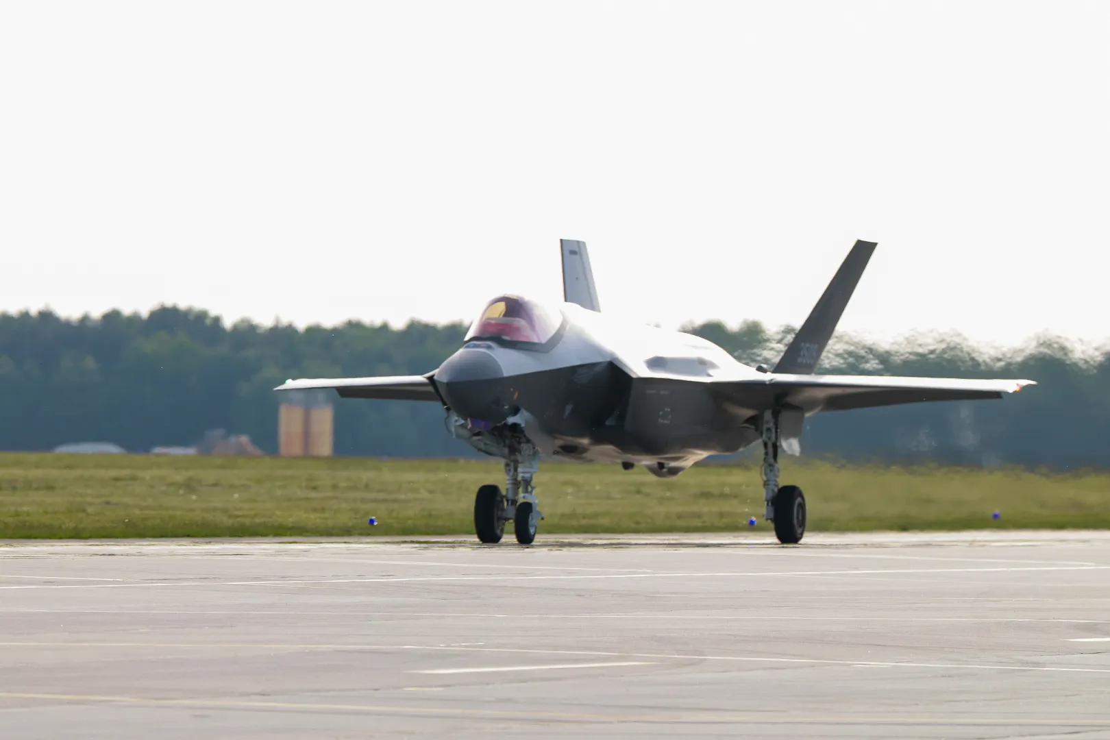 F-35 w 32. Bazie Lotnictwa Taktycznego w Łasku, fot. PAP/Marian Zubrzycki