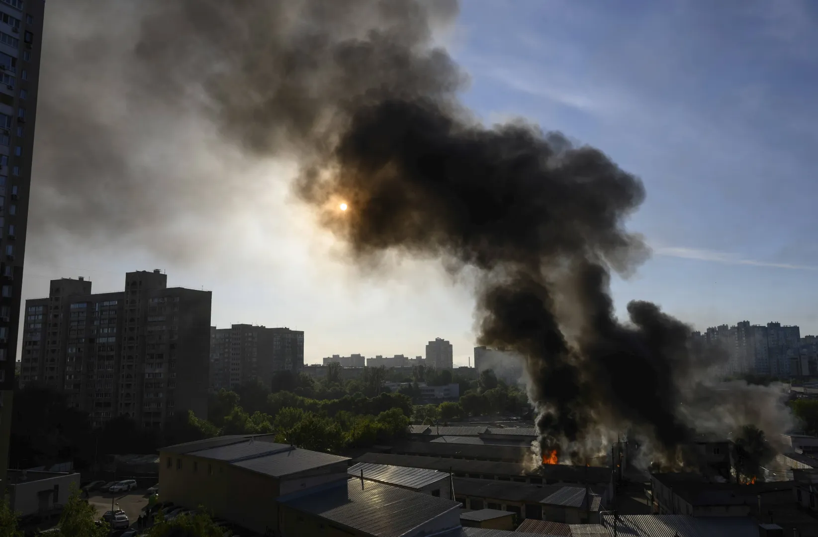 Rosyjskie ataki na Ukrainę. Fot. PAP/EPA/MAXYM MARUSENKO