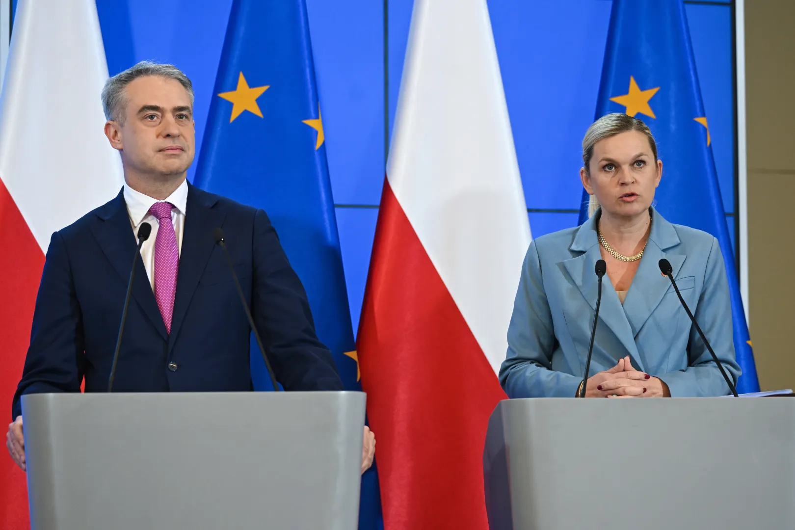 Wicepremier, minister cyfryzacji Krzysztof Gawkowski i minister edukacji Barbara Nowacka. Fot. PAP/Radek Pietruszka