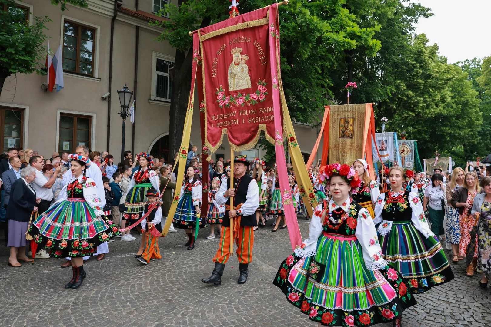 Procesja Bożego Ciała w Łowiczu. Fot. PAP/Marian Zubrzycki