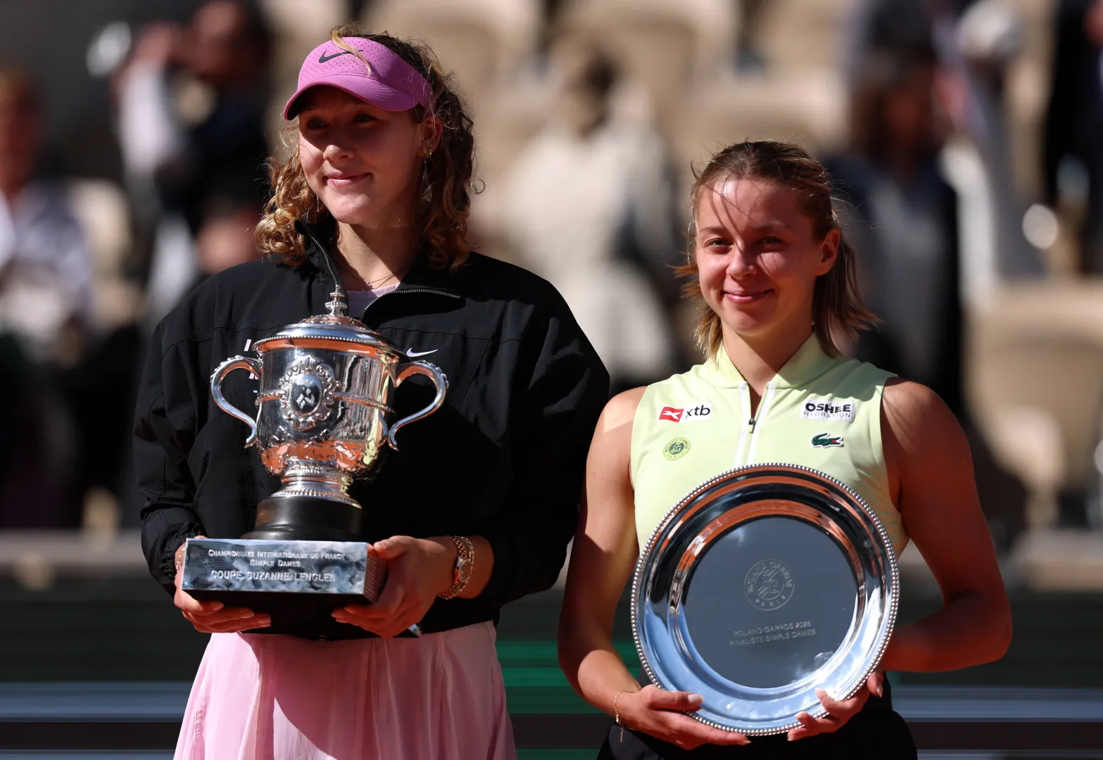 Mirra Andreeva i Maja Chwalińska. Fot. PAP/EPA/MOHAMMED BADRA