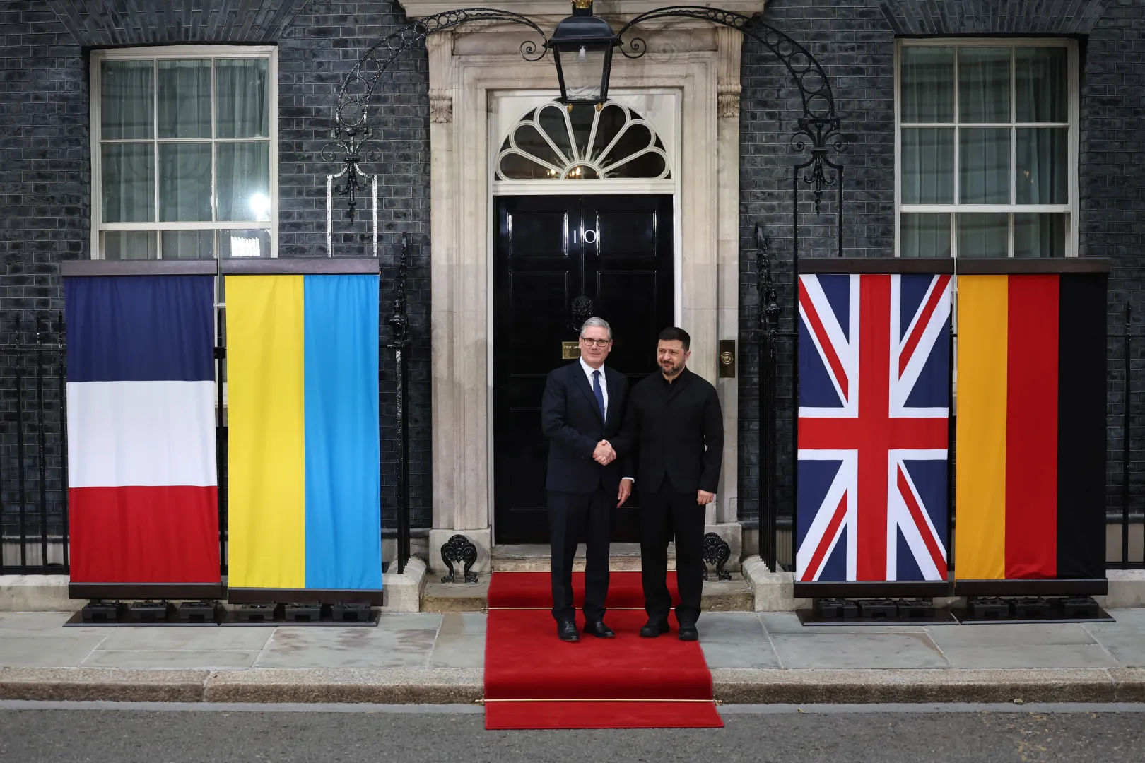 Президент України Володимир Зеленський та прем'єр-міністр Великої Британії Кір Стармер. Fot. PAP/EPA/NEIL HALL