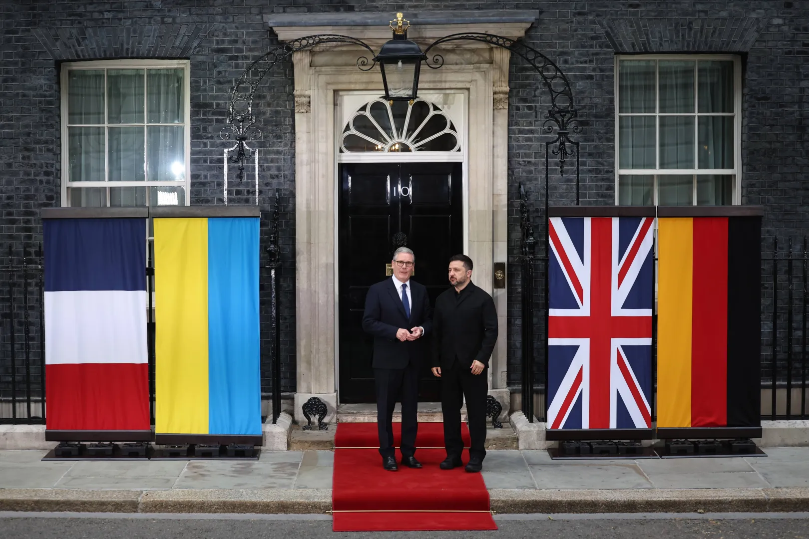 Brytyjski premier Keir Starmer gościł kanclerza Friedricha Merza, prezydenta Emmanuela Macrona i prezydenta Ukrainy Wołodymira Zełenskiego Fot. PAP/EPA/NEIL HALL