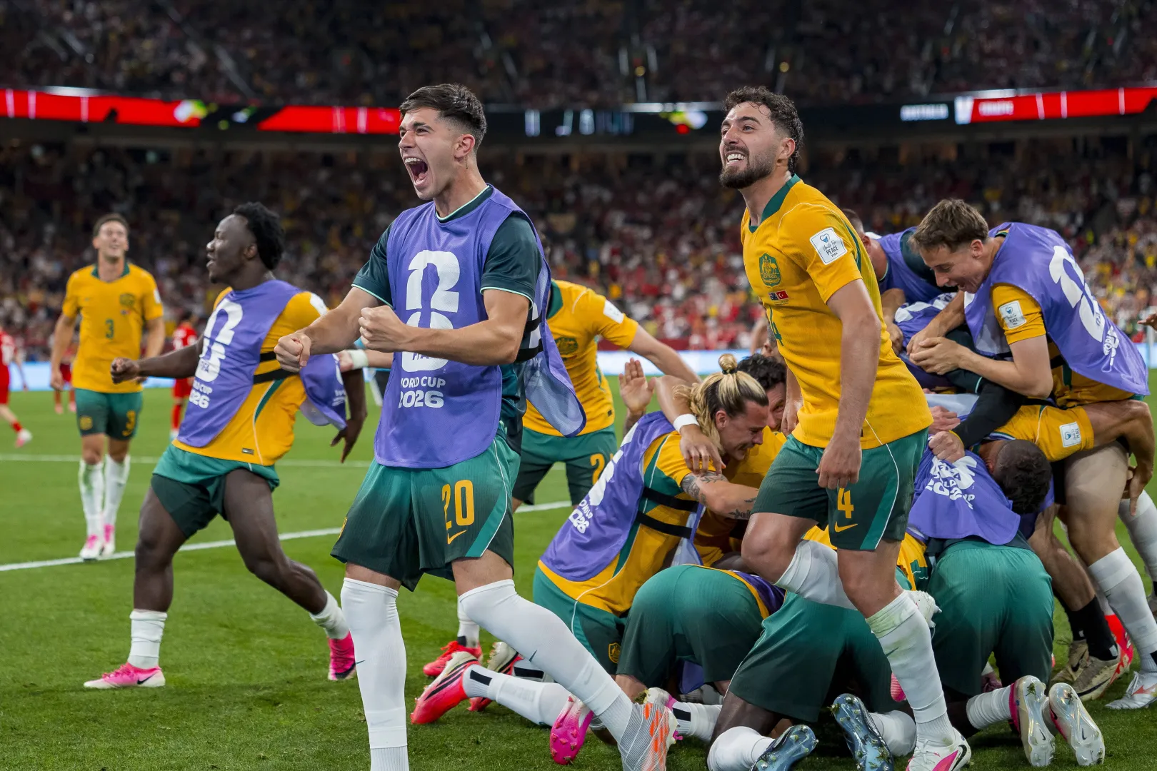 Australijscy piłkarze na stadionie BC Place w Vancouver wygrali z Turcją 2:0. Fot. PAP/EPA/	BOB FRID