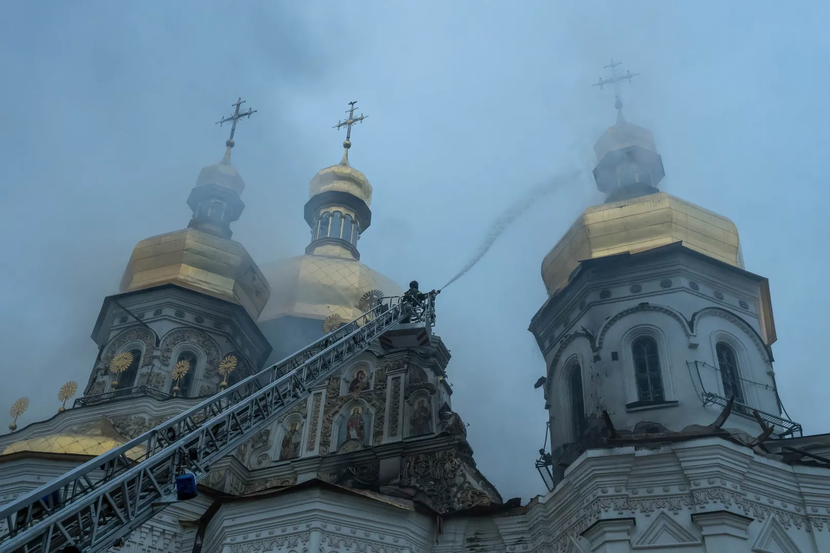 Киево-Печерская Лавра после российской атаки. Fot. PAP/Vladyslav Musiienko