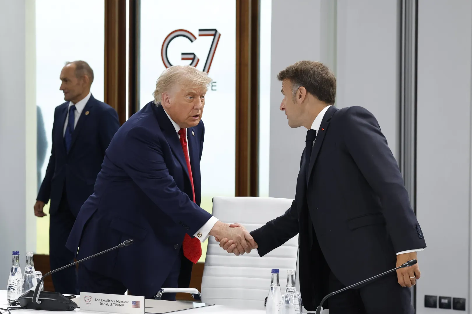 Президенти США та Франції - Дональд Трамп й Емманюель Макрон на саміті G7 в Ев'ян-ле-Бен. Fot. PAP/EPA/YOAN VALAT