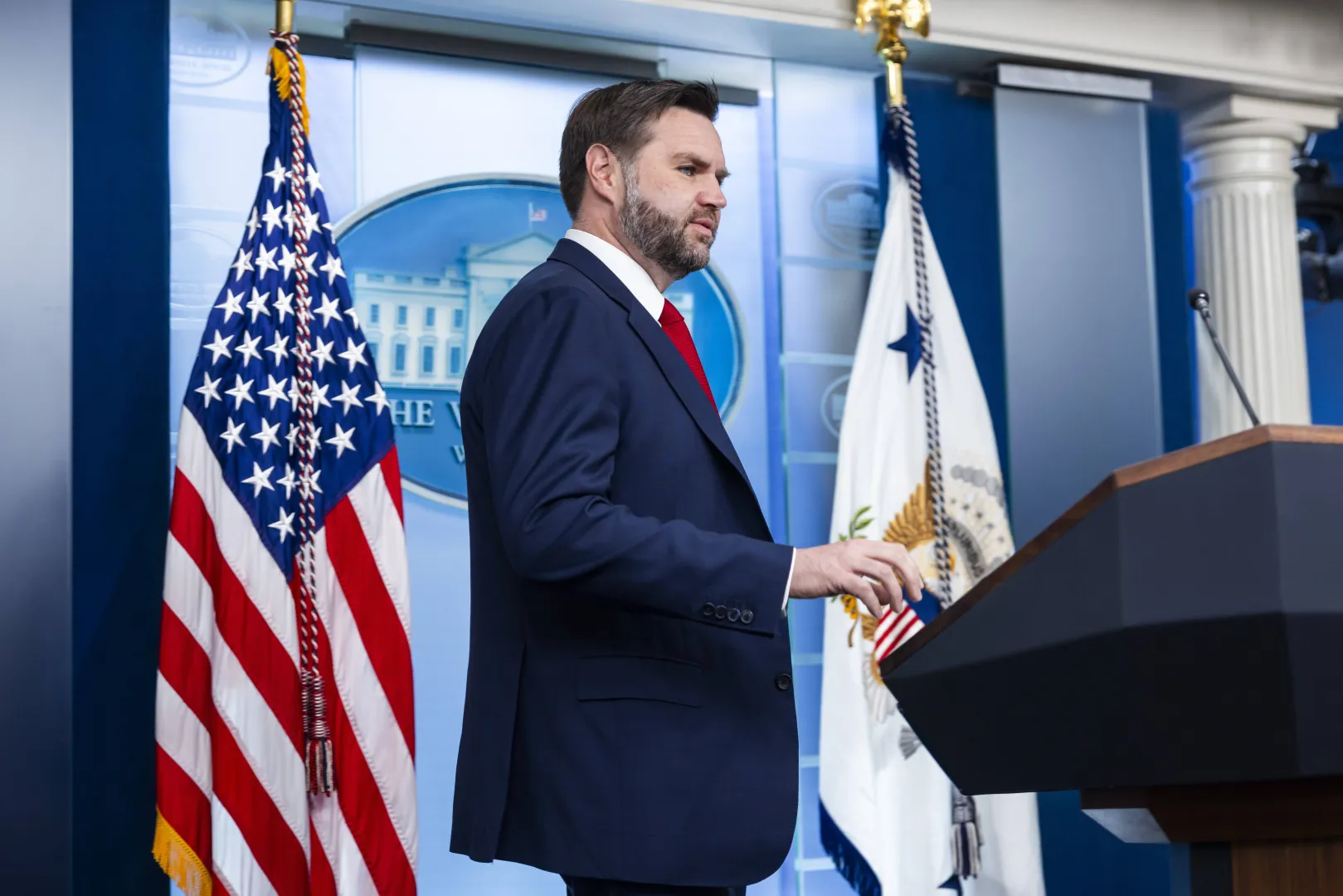 Wiceprezydent USA J. D. Vance. Fot. PAP/EPA/JIM LO SCALZO