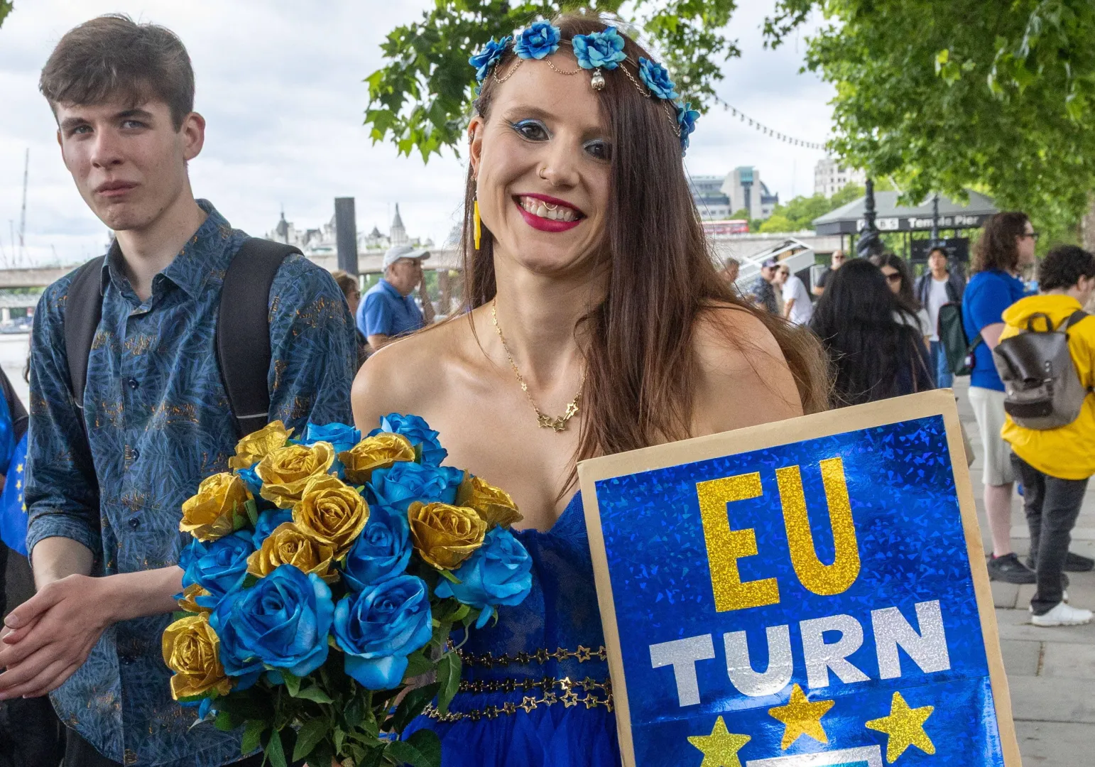Młodzi Brytyjczycy manifestują chęć powrotu do UE Fot. PAP/EPA/TAYFUN SALCI