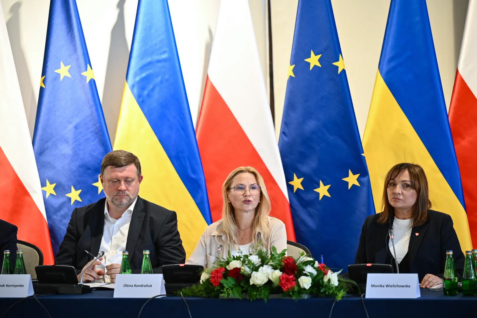 	Monika Wielichowska, Ołena Kondratiuk, Ołeksandr Kornijenko. Fot. PAP/	Marcin Gadomski