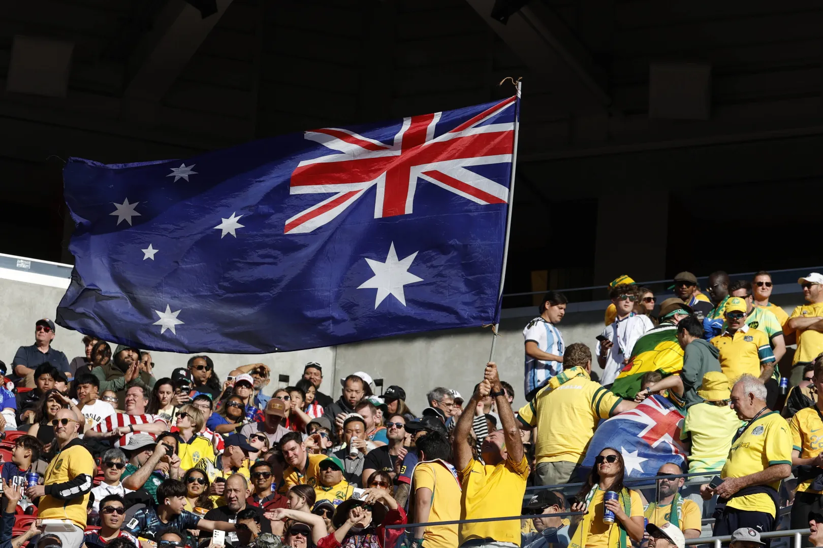 Kibice z flagą Australii Fot. PAP/EPA/Jason Henry