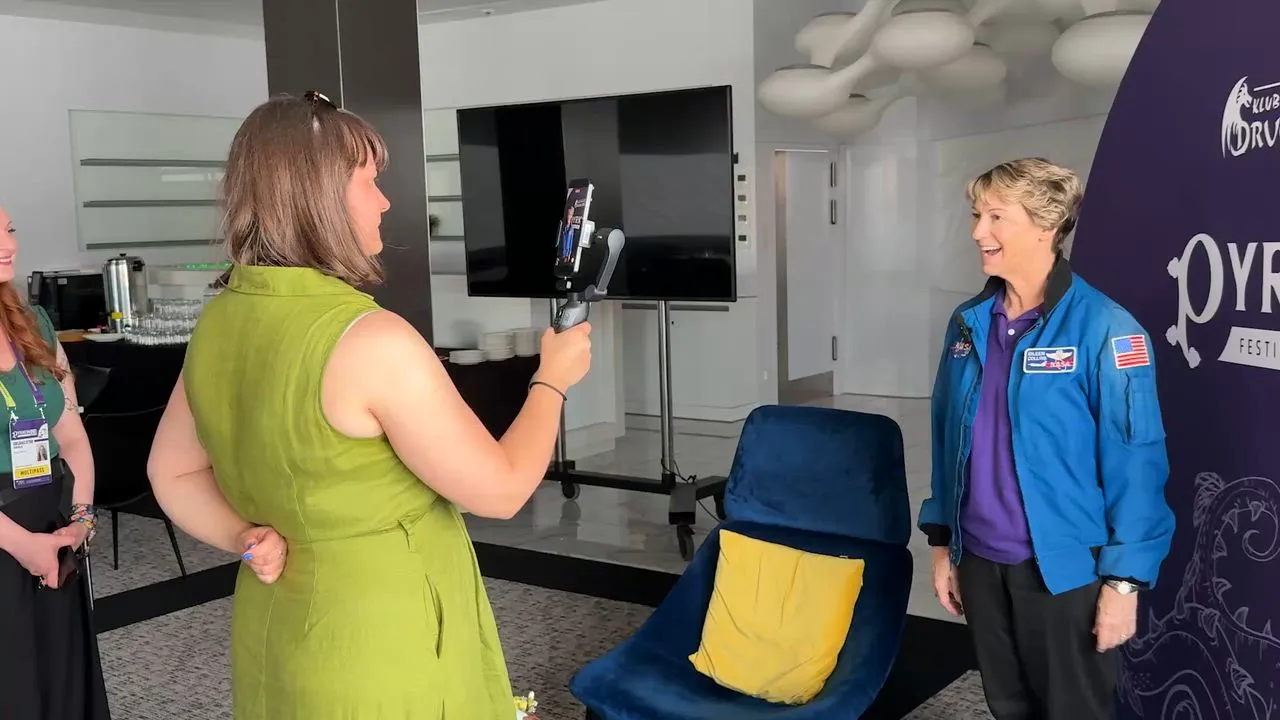 Astronautka Eileen Collins na festiwalu Pyrkon w Poznaniu. Fot. PAP