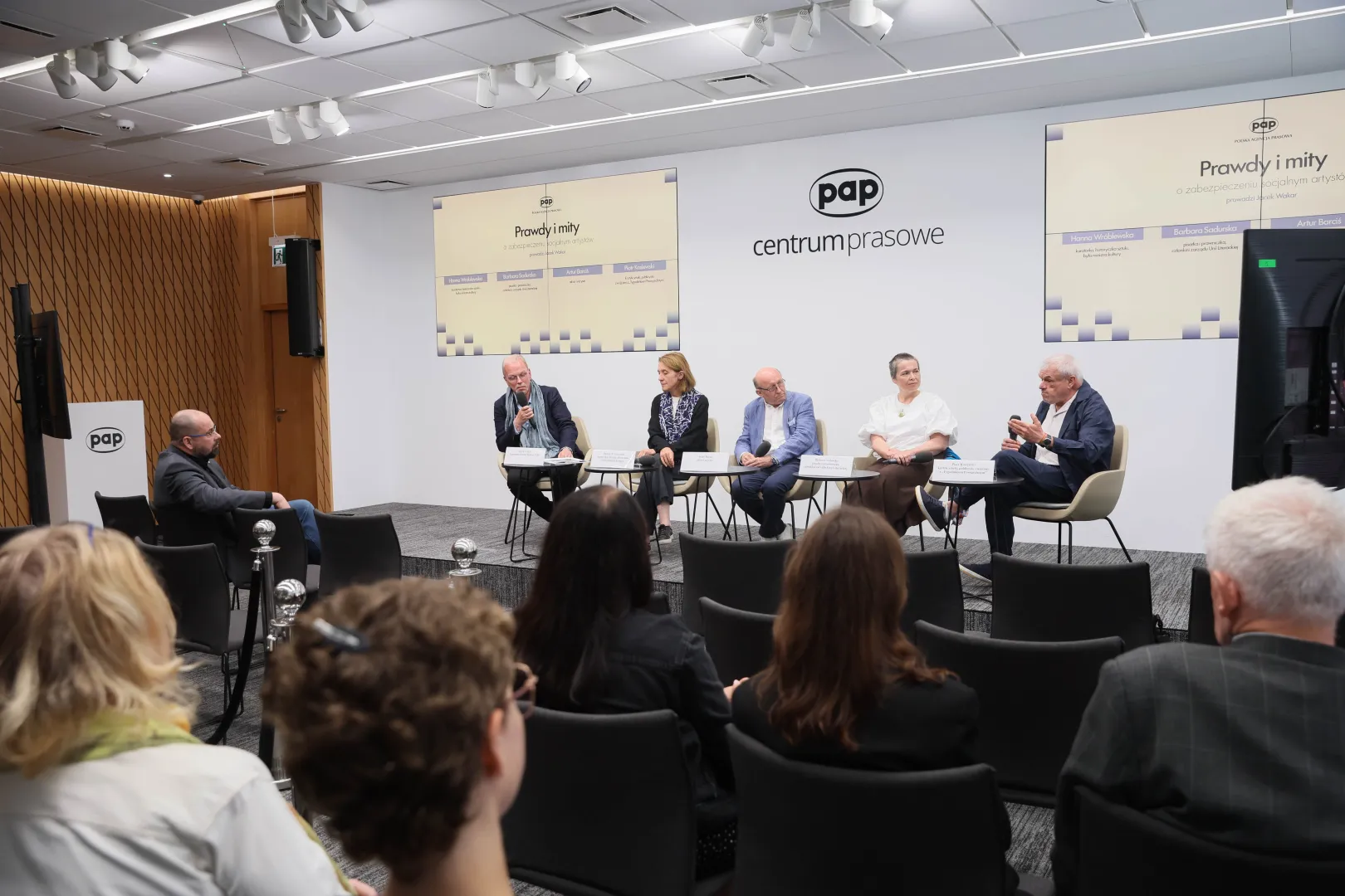 Marek Błoński, Jacek Wakar,  Hanna Wróblewska, Artur Barciś, Barbara Sadurska, Piotr Kosiewski. Fot. PAP/Leszek Szymański