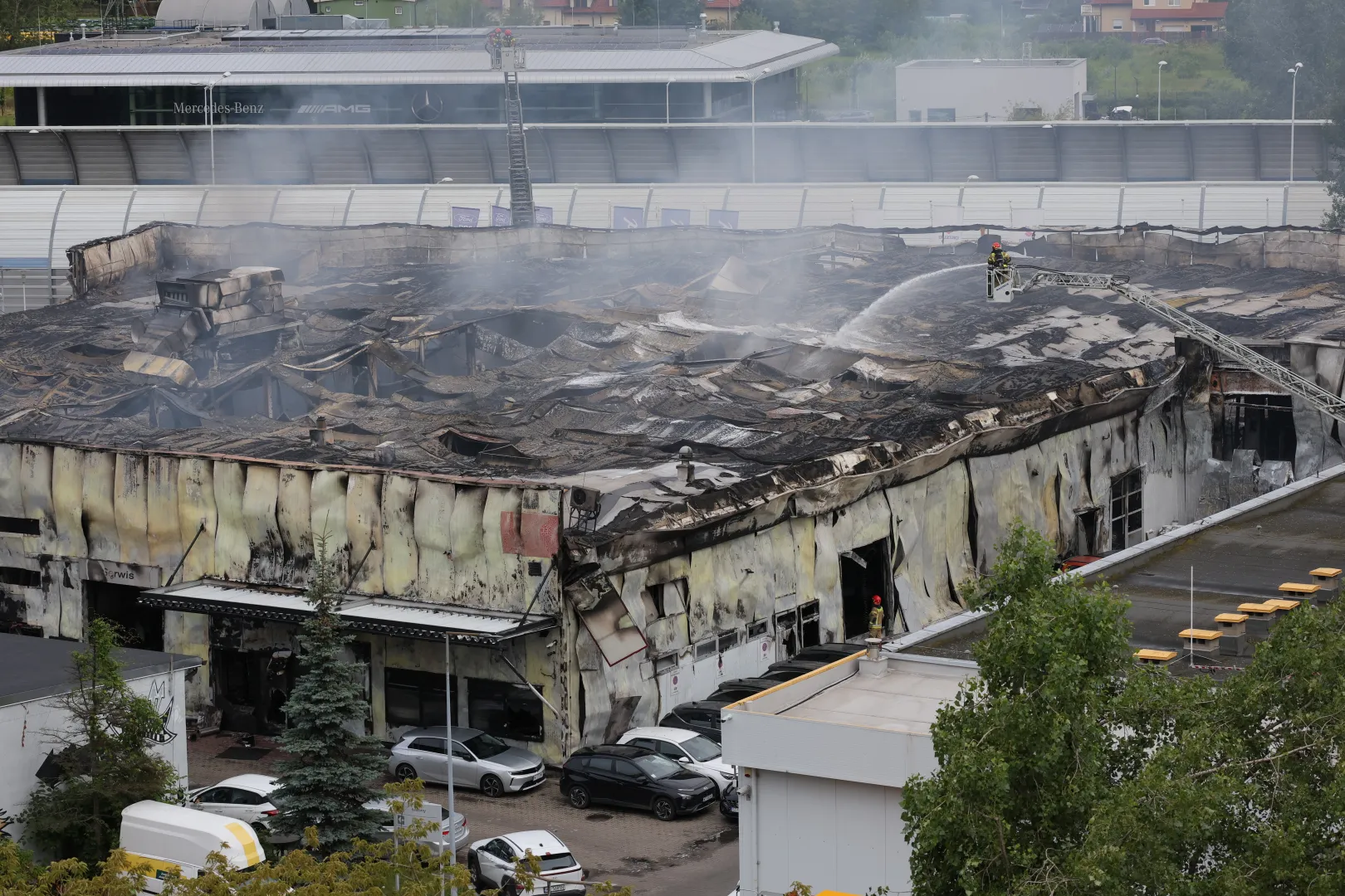 Blaze at Warsaw car repair shop. Poto: PAP/Leszek Szymański