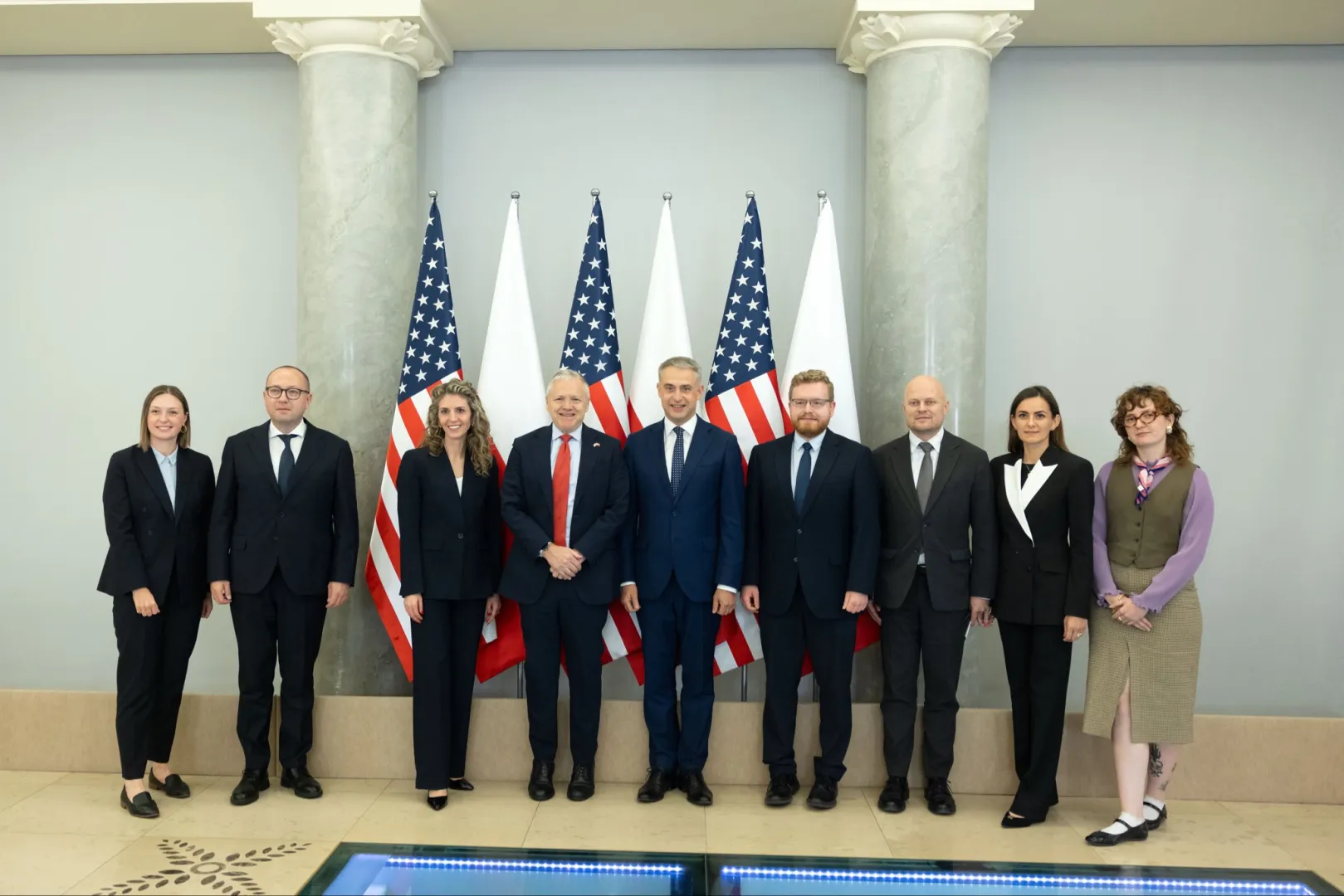 W spotkaniu wzięli udział m.in. minister cyfryzacji Krzysztof Gawkowski, wiceszef resortu Dariusz Standerski oraz ambasador USA w Polsce Tom Rose. Fot. X/MI