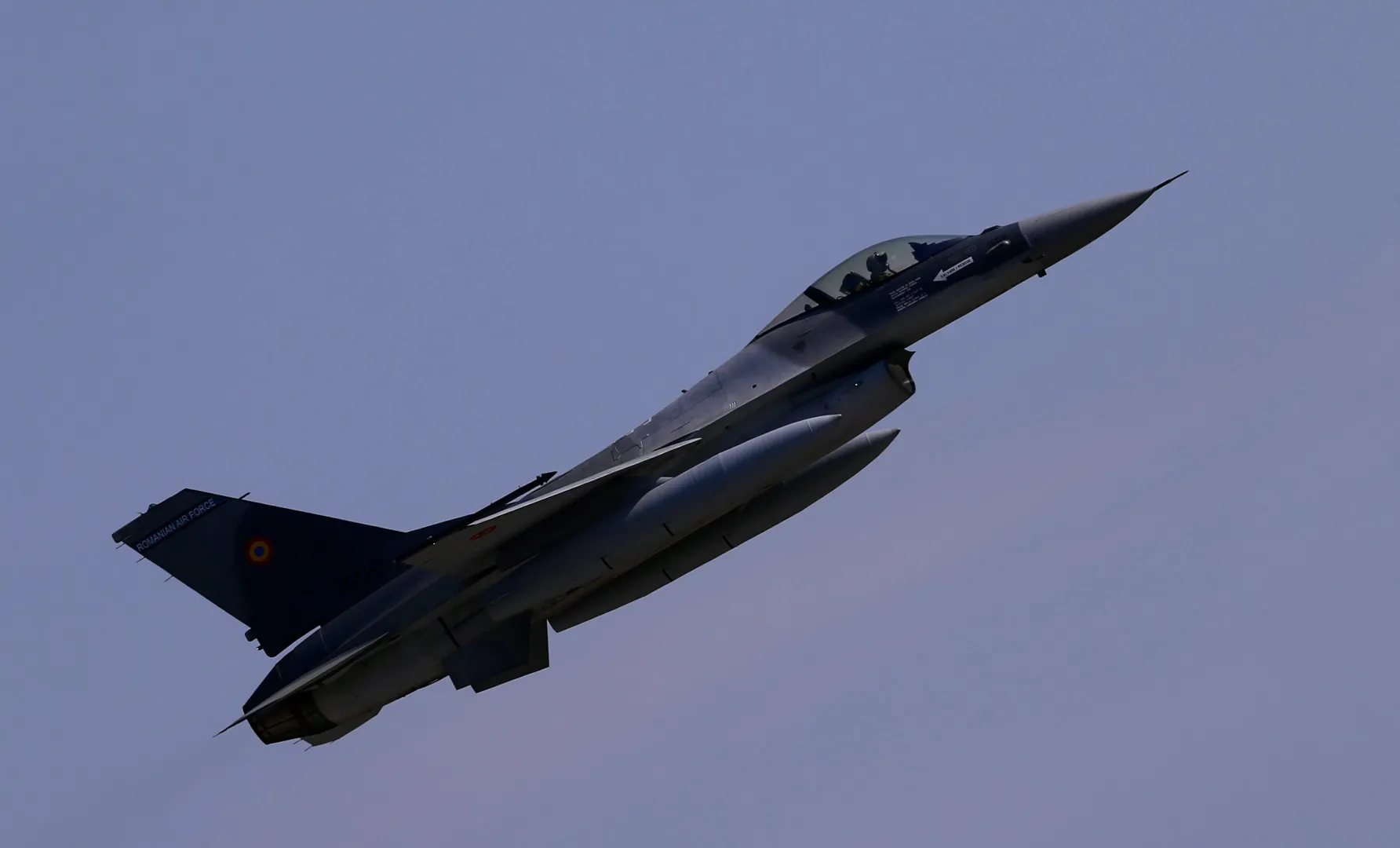Румынский F-16. Fot. PAP/EPA/ROBERT GHEMENT