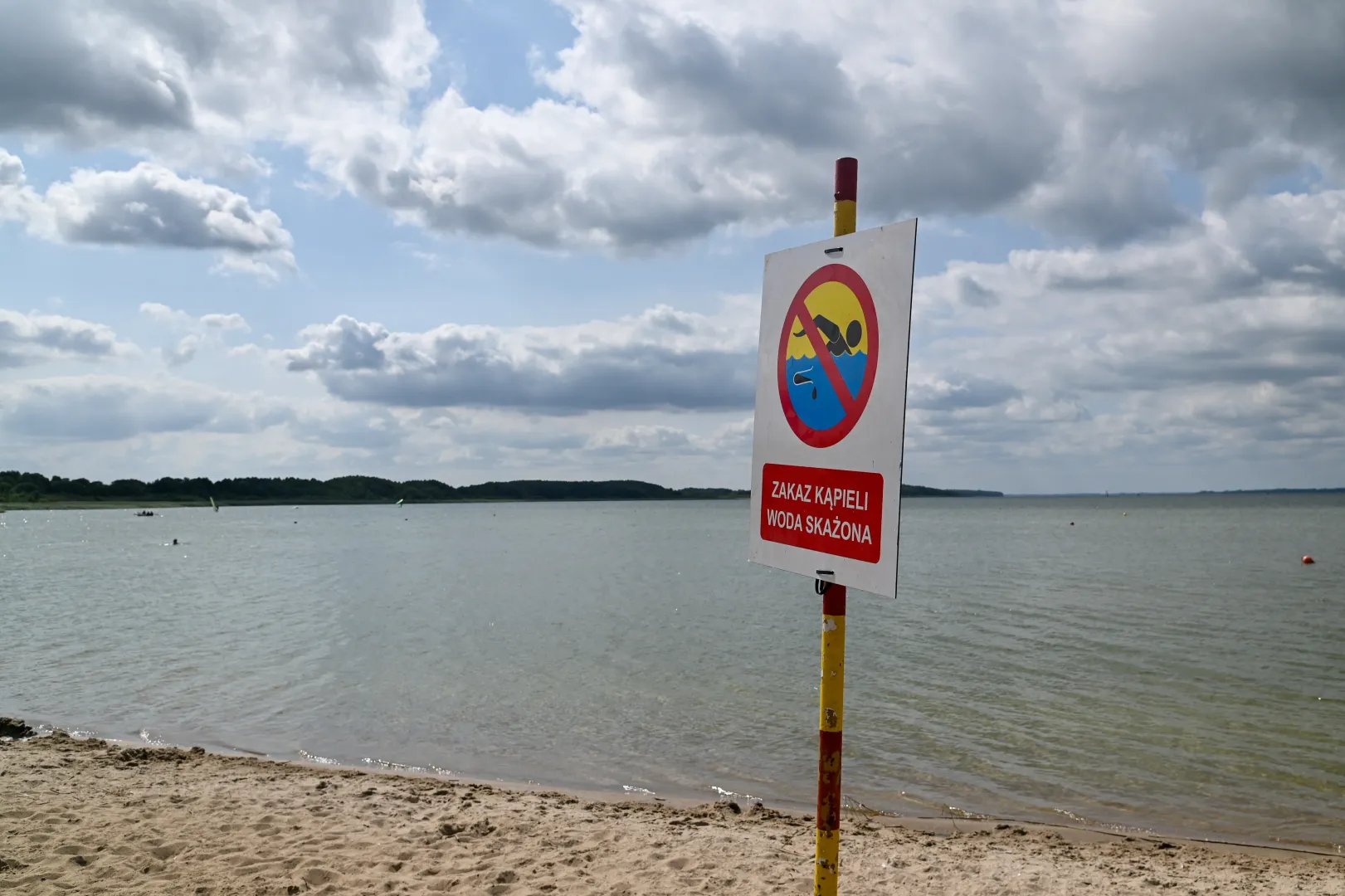 Zamknięte kąpielisko. Fot. PAP/Marcin Bielecki
