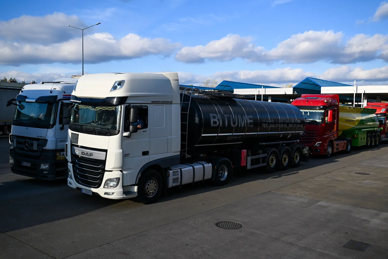 Road freight carriers. Photo: PAP/Wojtek Jargiło