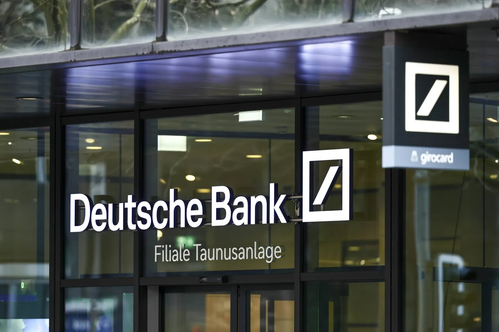 Logo Deutsche Bank, fot. PAP/EPA/RONALD WITTEK