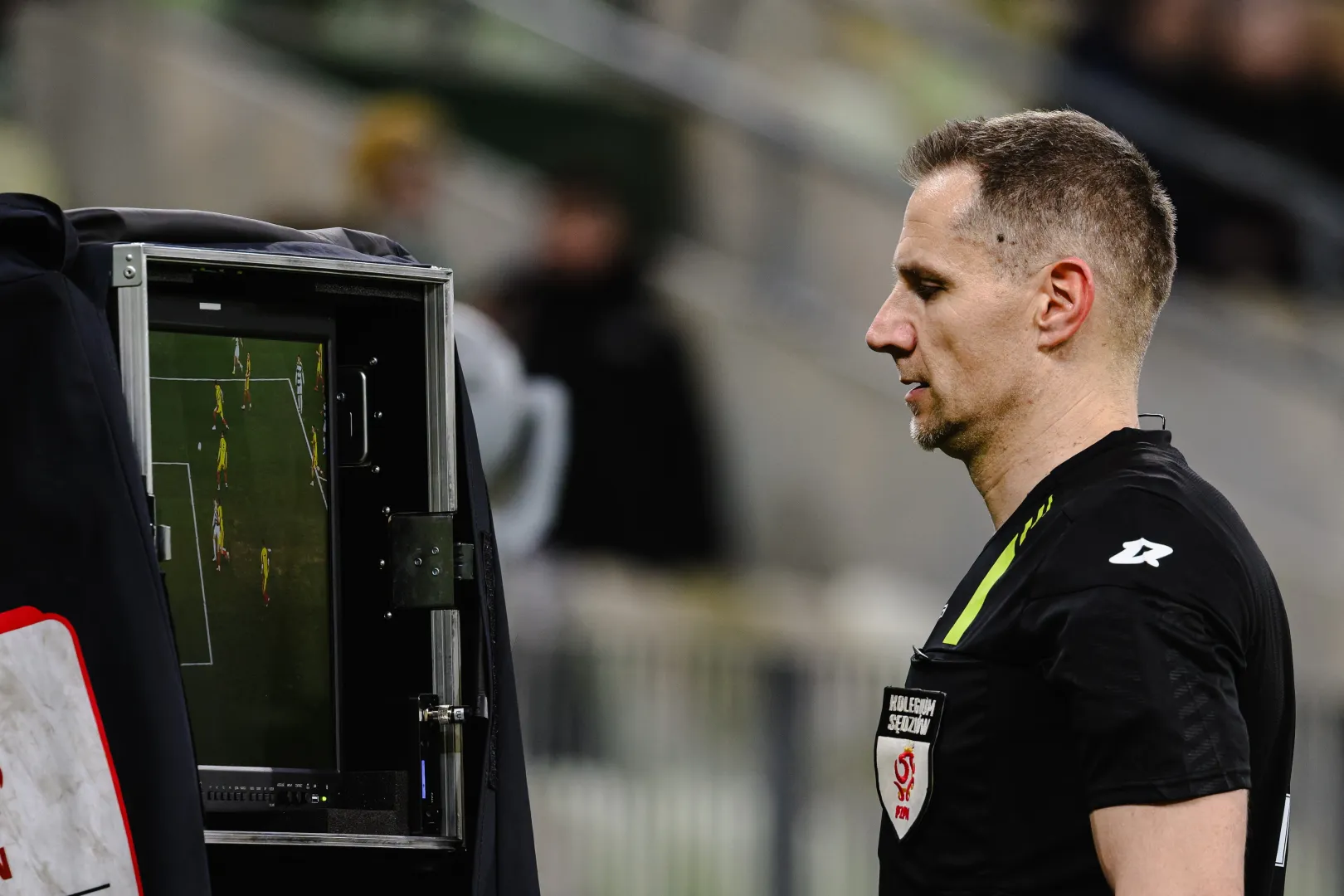 Sędzia piłkarski Tomasz Kwiatkowski. Fot. PAP/Marcin Gadomski