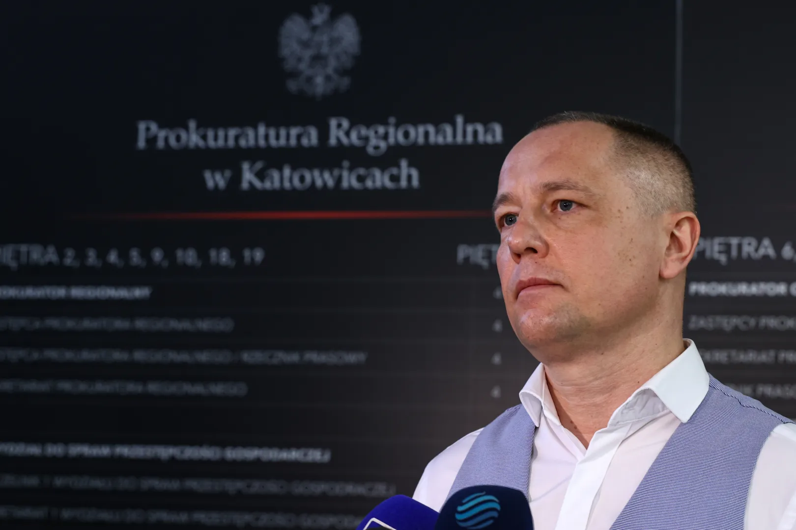 Rzeczniczk Prokuratury Regionalnej w Katowicach Michał Binkiewicz podczas wypowiedzi dla mediów w sprawie kryptowalut. Fot. PAP/Kasia Zaremba