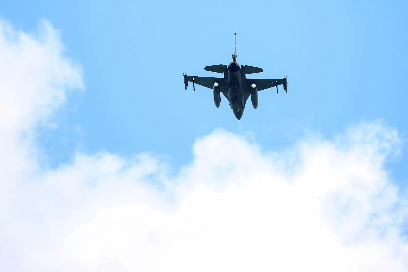 Самолет F-16. Fot. PAP/Jarek Praszkiewicz (фотоиллюстрация)